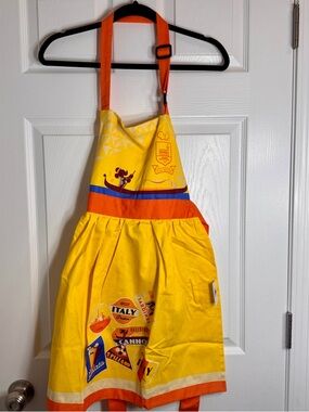 NWT Disney Epcot World Showcase Italy Pavilion Apron.
